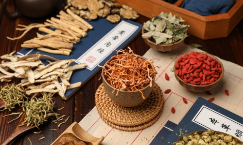 中药皂刺的功效与主治-中药楝根皮功效与作用网- 雄黄的功效与作用知识,分享中药皂刺的功效与主治